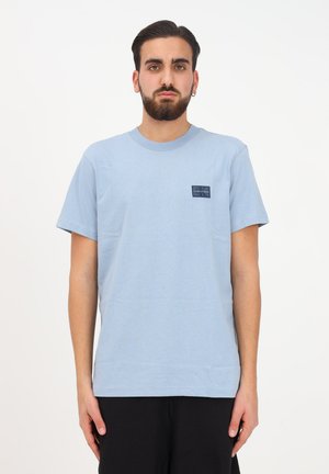 J30J322468DAR DAR - Basic T-shirt - azzurro
