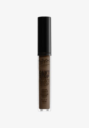 Korektor konturujący NYX Can't Stop Won't Stop w przezroczystej szklanej butelce z czarną zakrętką. Zawiera 0,11 fl. oz. ciemno-brunatnego produktu.