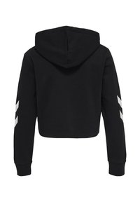 Hoodie cropped nero con finitura testurizzata, dotato di cappuccio con coulisse e righe angolari bianche sulle maniche. Design in tessuto morbido e casual.