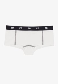 Chilote albe cu un elastic bleumarin, având un logo. Material neted, cusături contrastante și un design rotunjit.