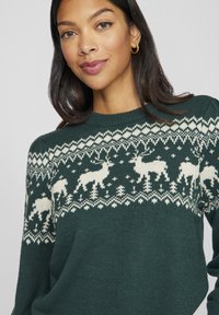 VILA VIDEER LS CHRISTMAS - Džemperis - pine grove pattern jacquard