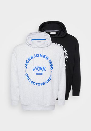 Zwei Kapuzenpullover: einer in Grau mit blauer Grafikschrift und einem großen Kreisdesign, der andere ein einfarbiger schwarzer, beide mit Kordelzugkapuzen und gerippten Bündchen.