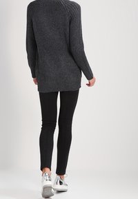 Zalando Essentials Stickad tröja - mottled dark grey