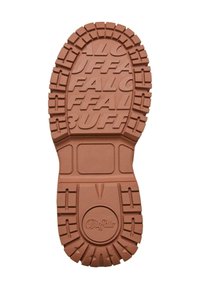 Semelle d'une chaussure marron avec des crampons profonds, texte en relief indiquant "BUFFALO," et une section de logo circulaire près du talon.