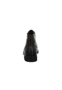 Schwarze Leder-Ankle-Boots mit abgerundetem Zehenbereich, glatter Textur und minimalistischem Design. Verfügt über einen Reißverschluss auf der Rückseite und eine robuste Gummisohle.
