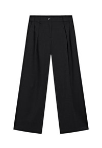 Zwarte brede broek met een gladde stof, voorzien van voorvouwen, zijzakken en een knoopsluiting bij de taille.