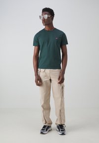 Levi's® ORIGINAL TEE - T-shirt basic - darkest spruce