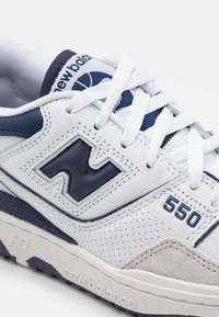 New Balance 550 UNISEX - Sapatilhas - white
