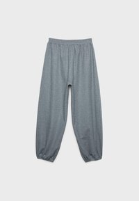 Sive, lagane hlače s vertikalnim prugastim uzorkom, elastičnim pojasom i elastičnim manžetama na gležnjevima. Ležeran, opušteni kroj.