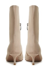 Cesare Gaspari Botine clasice - beige