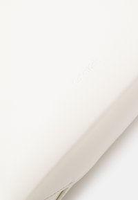 Calvin Klein PAPER BAG CROSSBODY  - Τσάντα χιαστί - antique white