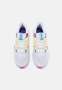 Nike Performance AIR ZOOM PEGASUS 40 - Løpesko for vei - white