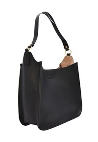 Czarna skórzana torebka na ramię z jednym paskiem i złotymi detalami, częściowo otwarta, ukazująca beżowe wnętrze.