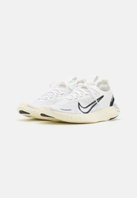 Nike Performance FREE RN FK NATURE - Hardloopschoenen voor op de weg - white/black/coconut milk/photon dust