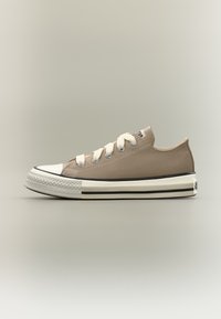 Επιλέχθηκε, vintage cargo/vintage white/black