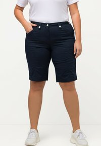 Ulla Popken - 4 POCHES - Shortsit - dark blue Pienoiskuva 1