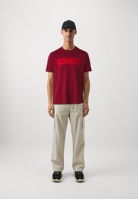 Diesel ADJUST - T-shirt imprimé - ah40y