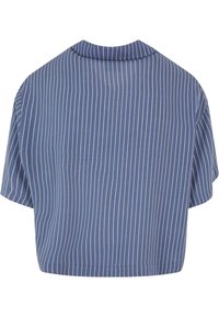 Cropped shirt in blue with white vertical stripes, short sleeves, a soft texture, and a classic collar at the back.