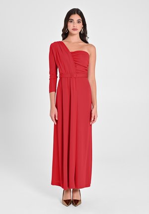 Rotes, bodenlanges Kleid mit einem schulterfreien Design. Verfügt über einen taillierten Oberteil und einen Gürtel an der Taille. Hergestellt aus glattem Stoff mit weicher Textur.