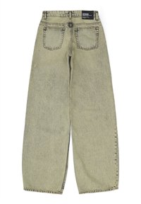 Jeans de mezclilla verde de pierna ancha con un acabado desgastado, que cuentan con dos bolsillos traseros y una etiqueta de cuero con marca en la cinturilla.