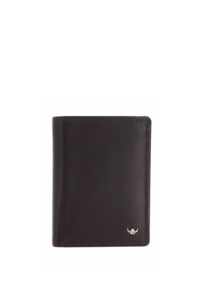 Portefeuille en cuir marron foncé avec bords cousus et petit logo argenté dans le coin inférieur droit sur fond blanc.