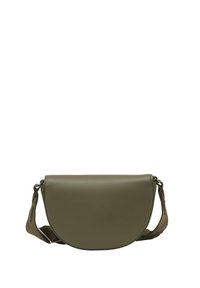Olivgrüne Kunstleder-Crossbody-Tasche in Halbmondform, mit einem strukturierten Stoff-Schultergurt und metallischen Hardware-Akzenten.