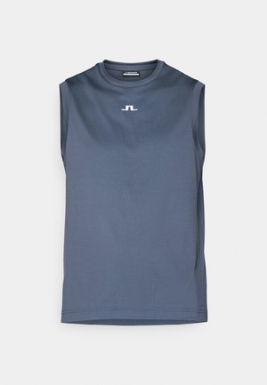 Äravõtmega sportlik särk tumedast sinisest kangast, millel on sile tekstuur ja väike valge logo rinnal. Ümar kaelus ja tavaline lõige.