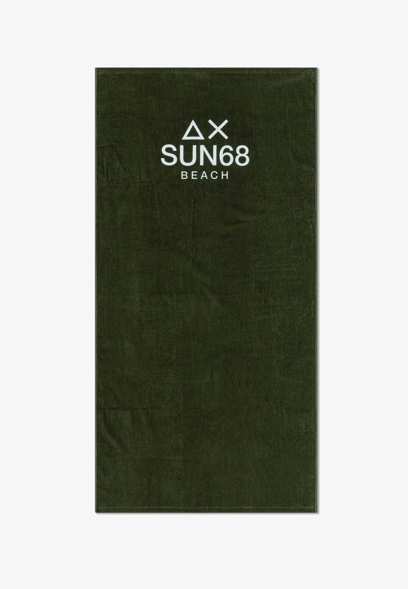 Asciugamano da spiaggia rettangolare verde scuro con logo e simboli bianchi SUN68 Beach vicino al centro in alto.