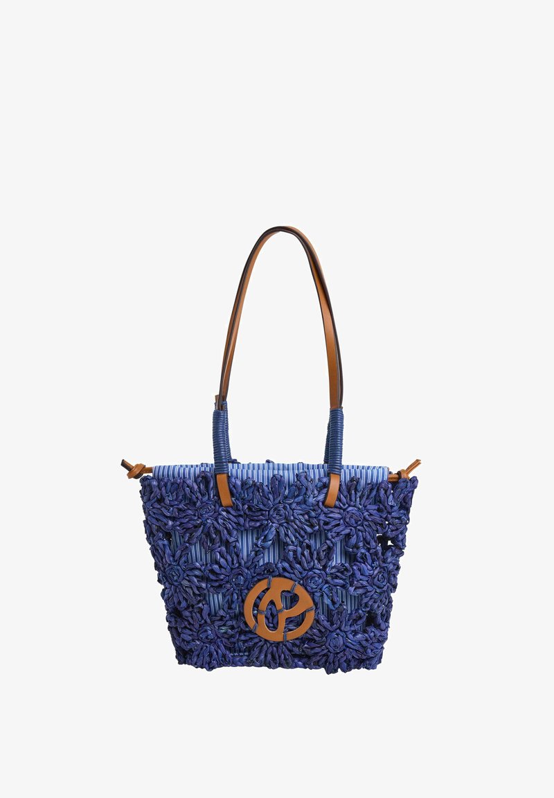 Torbica za nošenje u plavoj boji s prugastim uzorkom i cvjetnim teksturama, smešnim kožnim detaljima i okruglim logotipom sprijeda. Smešni naramci.