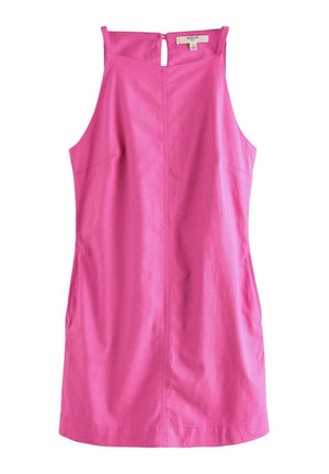 Robe sans manches rose vif longueur genou avec un col montant et une petite fermeture à bouton au dos.