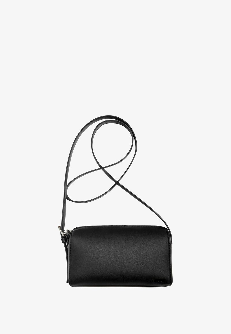 Borsa a tracolla nera in pelle con una texture liscia, forma rettangolare, tracolla regolabile e chiusura con zip. Design minimalista senza motivi.