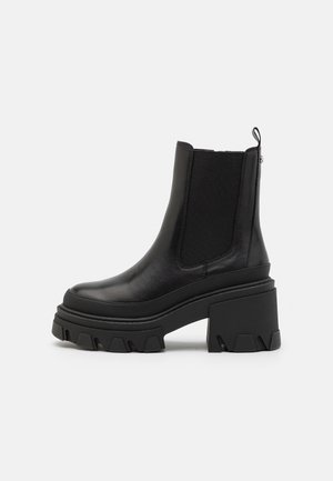 Stivaletti con plateau - black