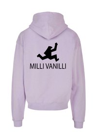 Lavendel bomulds hoodie med en sort grafik af en løbende figur og teksten "MILLI VANILLI" på ryggen.