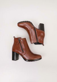 Sandra Fontán LINDA - Boots à talons - camel
