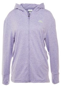 Felpa viola con zip realizzata in un materiale morbido e testurizzato. Presenta un cappuccio con lacci e un piccolo logo sul petto. Maniche lunghe con polsini aderenti.