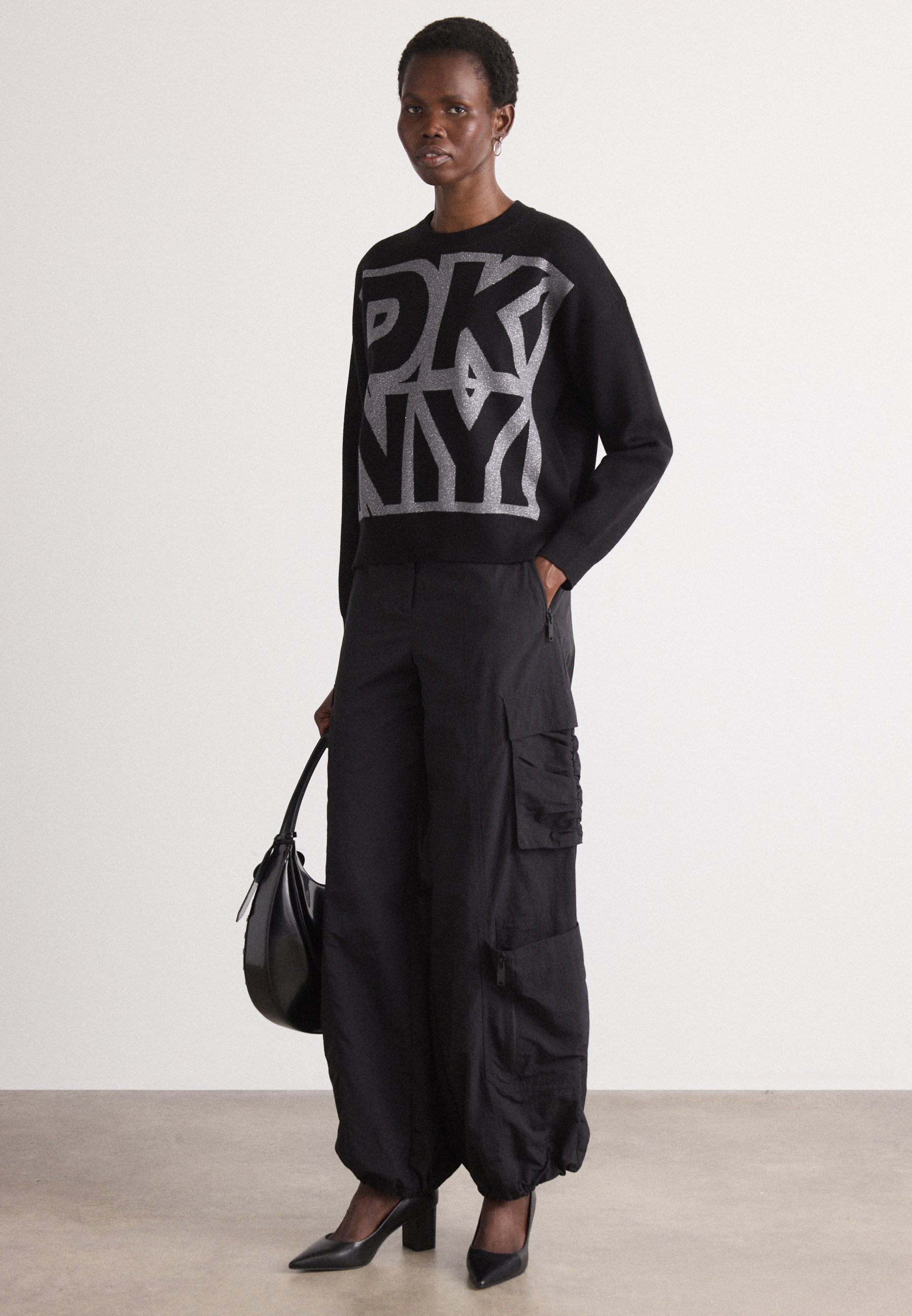 DKNY LARGE COLORBLOCK LOGO SWEATER - Jumper - black/graphite