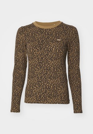 Camiseta de manga larga marrón con un patrón de estampado de leopardo, escote redondo y un ligero estiramiento. Pequeño parche con logotipo en la parte delantera.