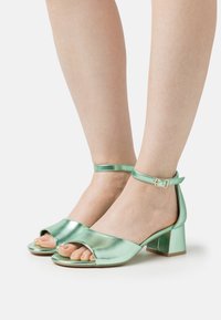 Buffalo - NEAT - Sandalias - mint metallic Imagen en miniatura 1