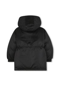 Doudoune noire avec capuche, dotée d'une taille cintrée et de poignets élastiques, fabriquée à partir d'un matériau lisse et brillant. Vue arrière montrée.