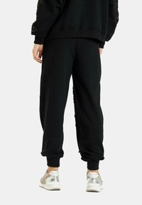 Alma en Pena Pantalones deportivos - nero