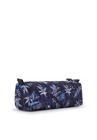Astuccio in tessuto blu navy con motivo tropicale bianco e blu, caratterizzato da palme e tavole da surf. Forma rettangolare con chiusura a cerniera.