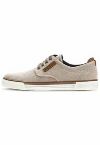 Hellbeige Leinensneaker mit braunen Akzenten, weißer Gummisohle, Schnürdesign und strukturiertem Obermaterial mit genähten Details.