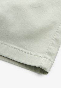 Next STRAIGHT FIT STRETCH CHINO - Kratke hlače - light green