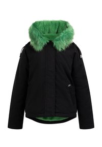 Giacca nera con fodera in pelliccia sintetica verde per il cappuccio. Presenta un tessuto esterno liscio, tasche frontali e un orlo leggermente curvo.