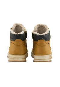 Bottines en daim marron avec des accentuations grises, doublure en fausse fourrure, et fermetures éclair sur les côtés. Semelle extérieure en caoutchouc texturé. Marquage sur le talon.