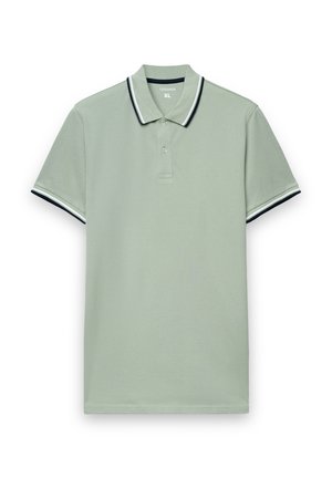 Jasnozielona koszulka polo wykonana z bawełny, z klasycznym kołnierzem, krótkimi rękawami oraz granatowym wykończeniem na kołnierzu i rękawach.
