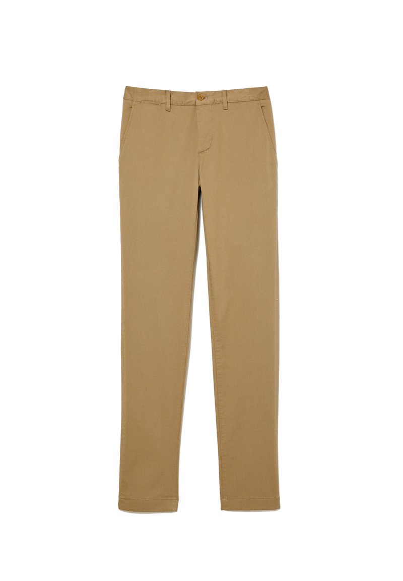 Beige gerade geschnittene Hose mit Knopf- und Reißverschluss, Gürtelschlaufen und seitlichen Taschen, flach auf einem weißen Hintergrund ausgelegt.