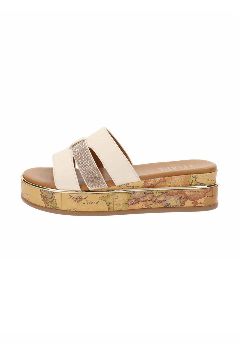 Sandali platform beige con due fasce larghe e un accento glitterato texturizzato. La suola presenta un design a mappa, evidenziando varie località.