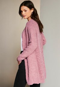 Lipsy MIXED CABLE REGULAR FIT - Kardiganas - rose