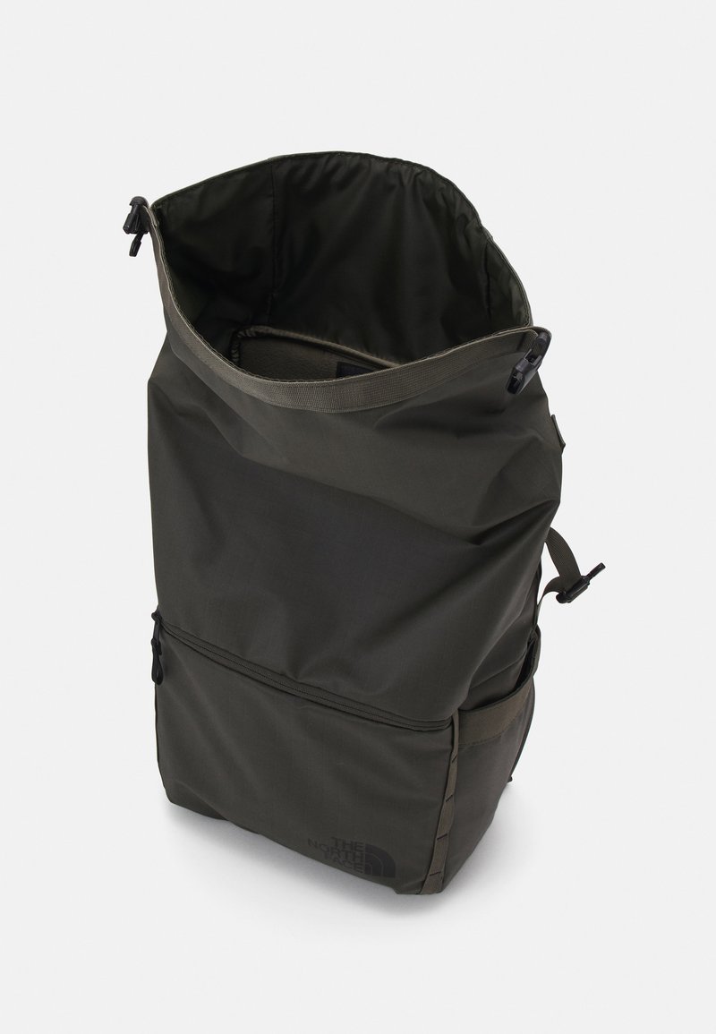 The North Face - BASE CAMP VOYAGER ROLLTOP - Rucsac - new taupe green/black, Extindeți